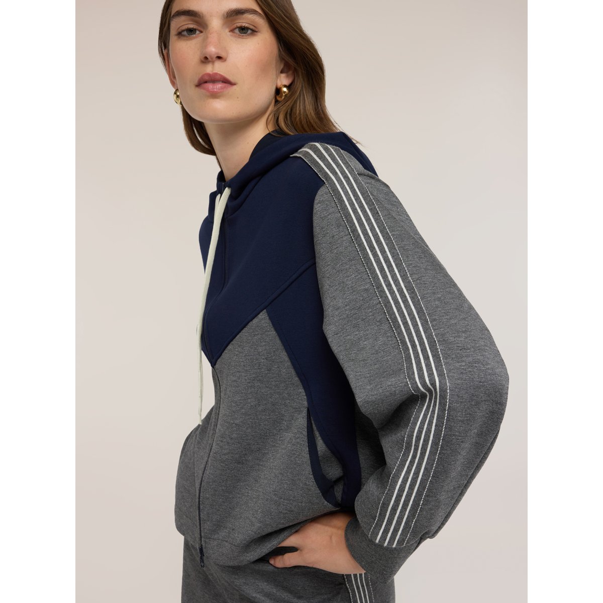 Sweat à capuche zippé gris, MOTIVI