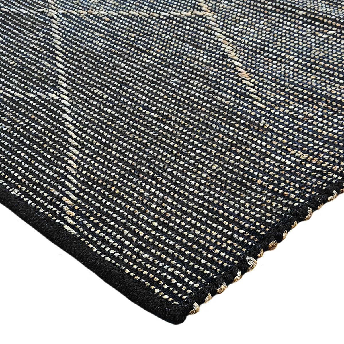 Tapis en jonc de mer motif tribal CHIC TRIBAL noir, THE DECO FACTORY