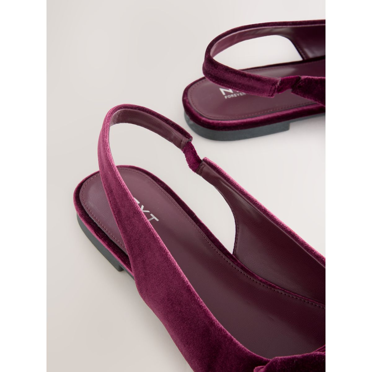 Chaussures à bride arrière forever comfort® velours rouge bordeaux, NEXT