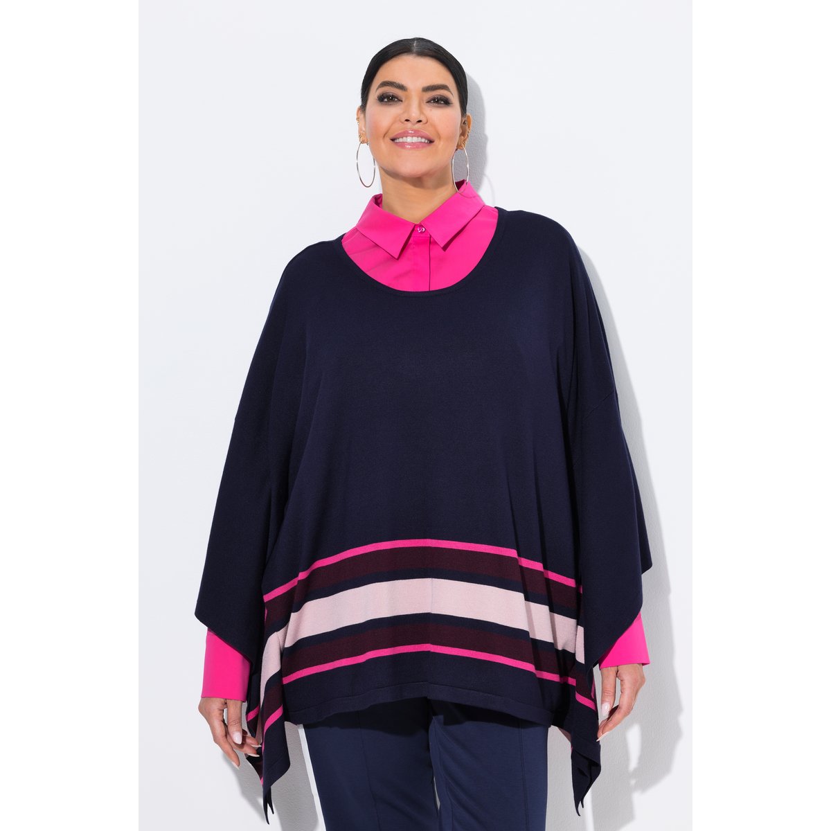 Cape en maille oversize, rayures à la base marine, ULLA POPKEN