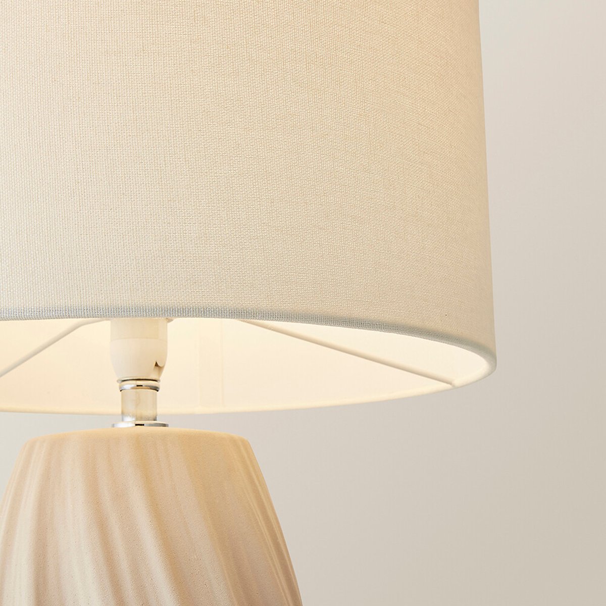 Lauri Swirl Table Lamp with Linen Drum Shade natural, SO'HOME