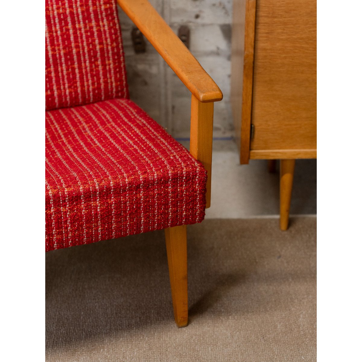 Fauteuil en tweed rouge Jakob N°1243 - Bon état rouge, DEBONGOUT