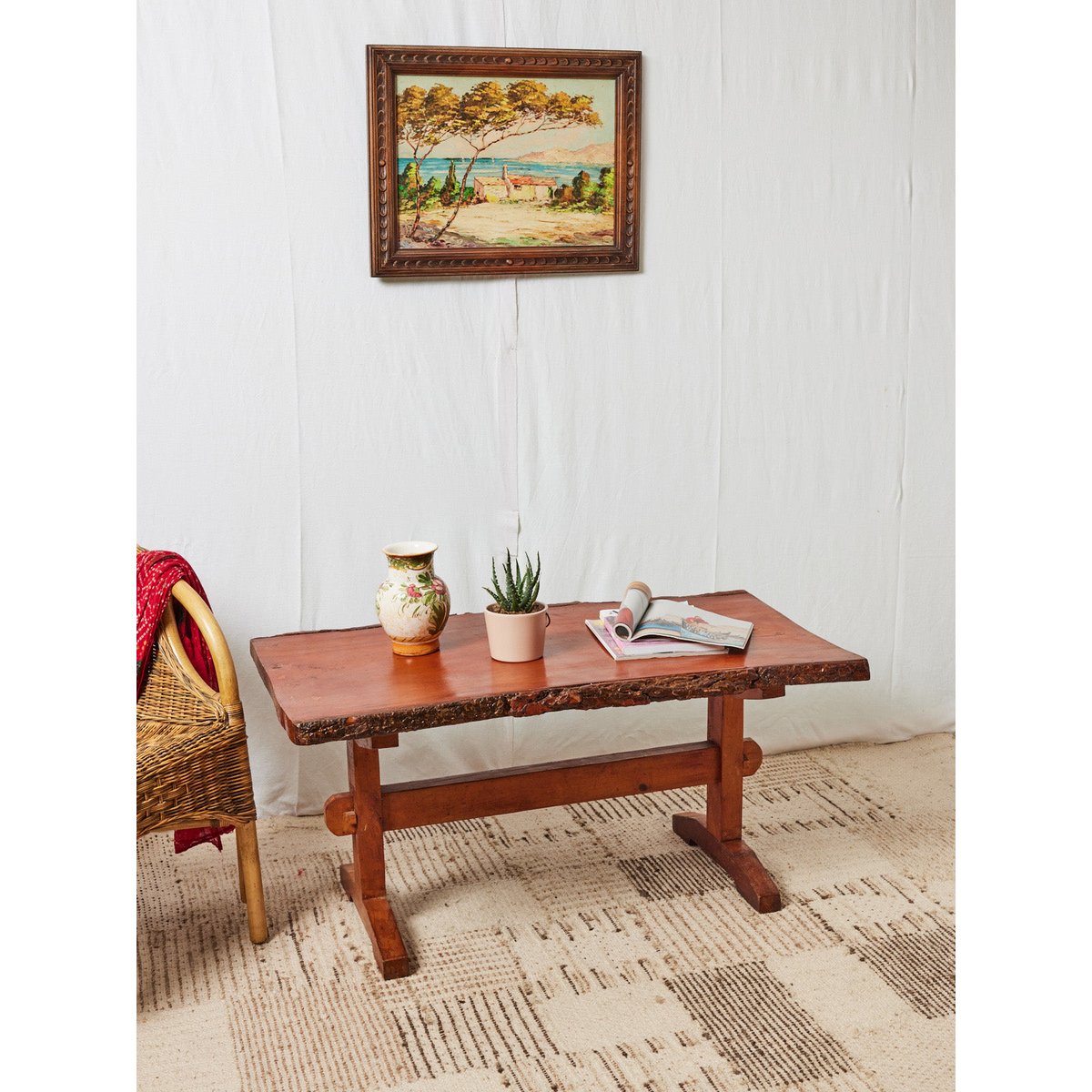 Table basse brutaliste en bois  Léonie N°449 - Bon état bois foncé, DEBONGOUT