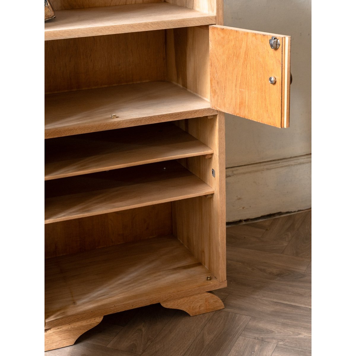 Petit buffet haut en bois Gilbert N°1747 - Bon état bois clair, DEBONGOUT