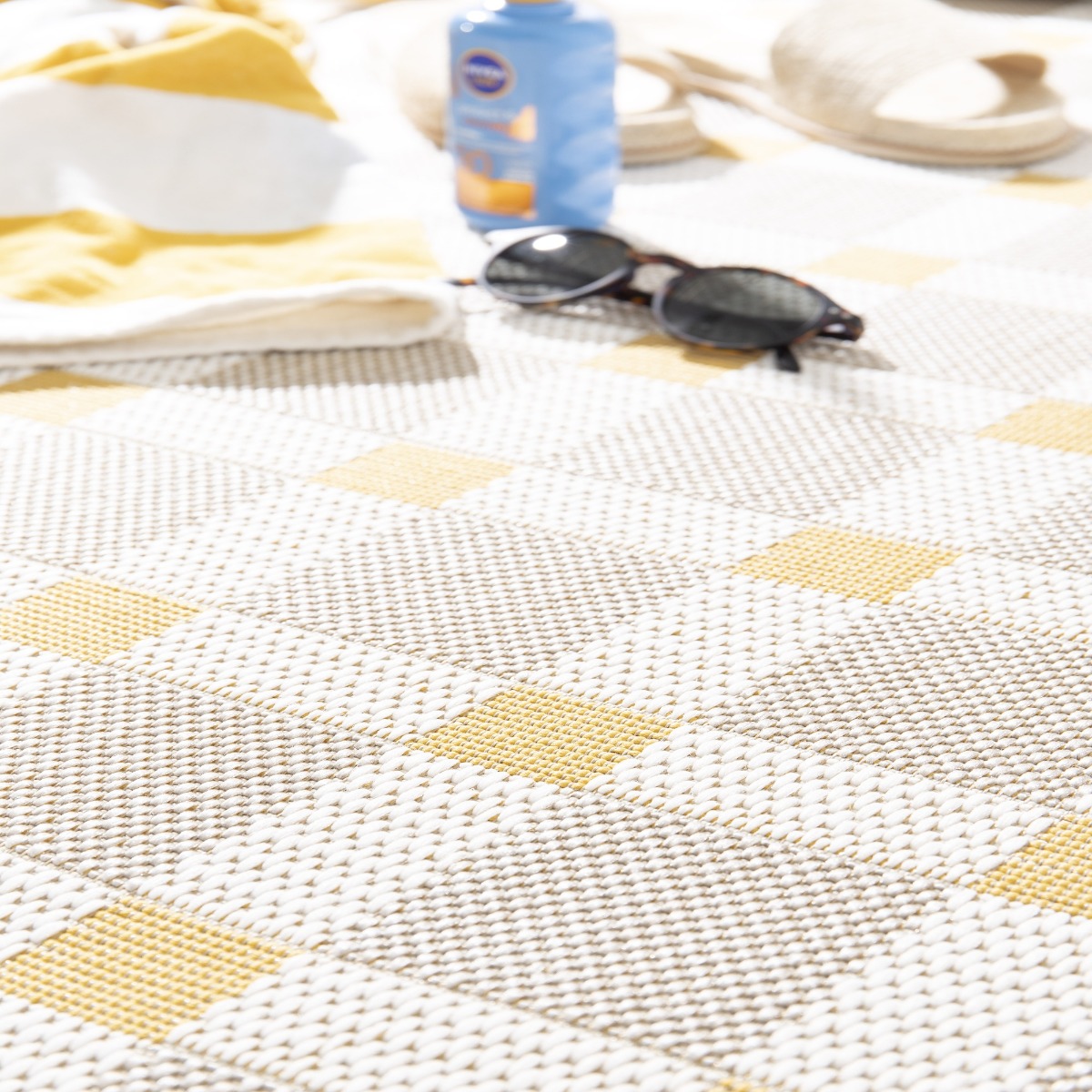 Tapis extérieur intérieur damier moderne  et  SUNSHINE DAMIER beige, jaune, THE DECO FACTORY