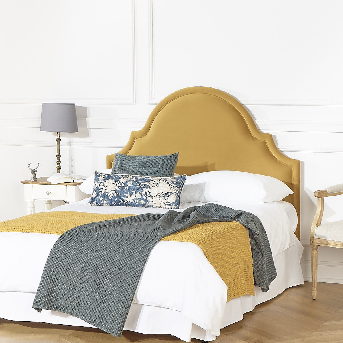 Tête de lit style shabby chic en velours de polyester BASTIDE ocre, ROBIN DES BOIS