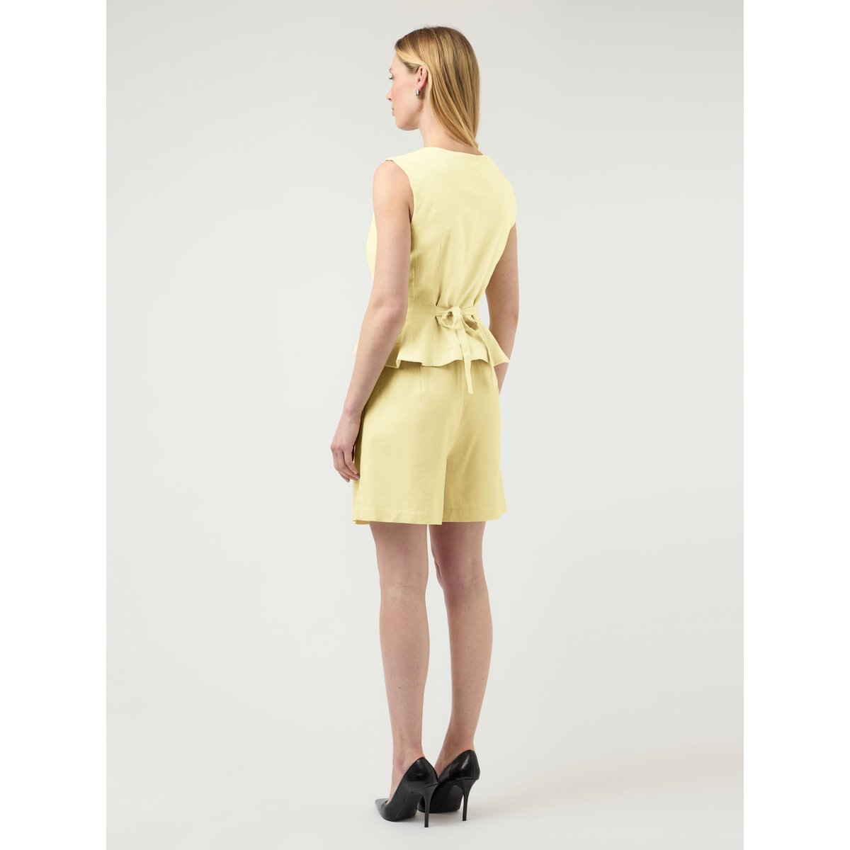 Short jaune - anise flower, YAS