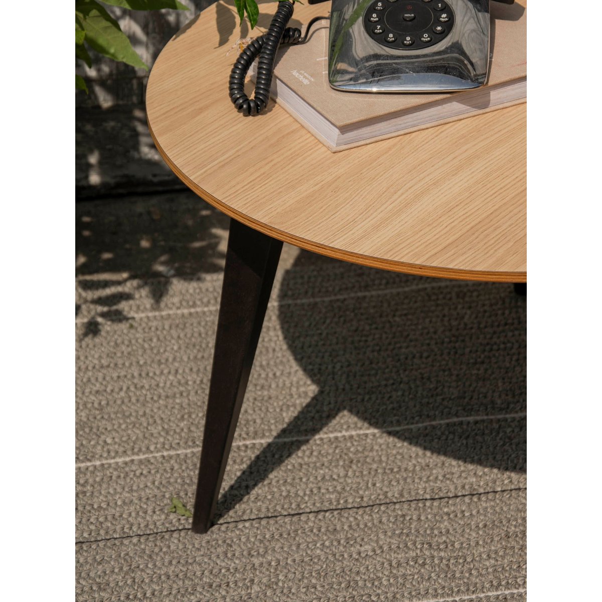 Table basse au style nordique Donna N°1099 - Bon état bois clair, DEBONGOUT