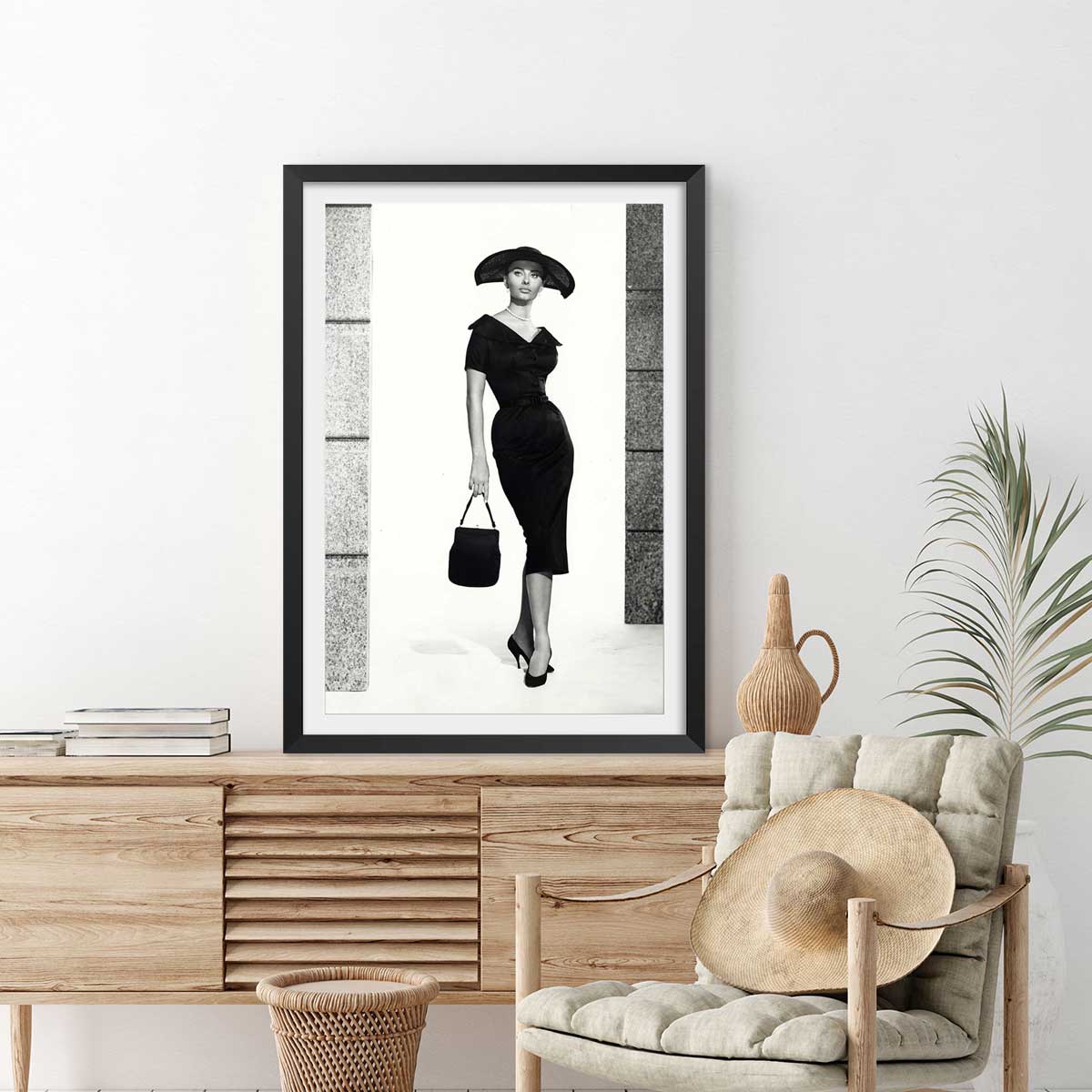 Affiche célébrité Sophia Loren, 1957 affiche + cadre en bois - noir, HEXOA