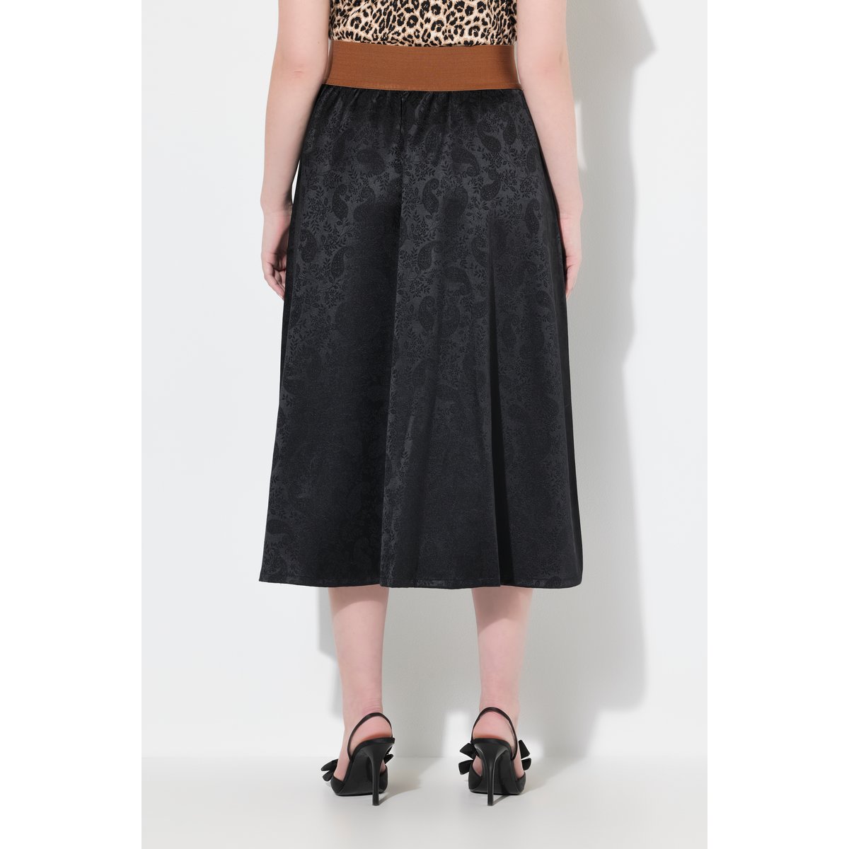 Jupe maxi traditionnelle. Tissu jacquard noir, ULLA POPKEN