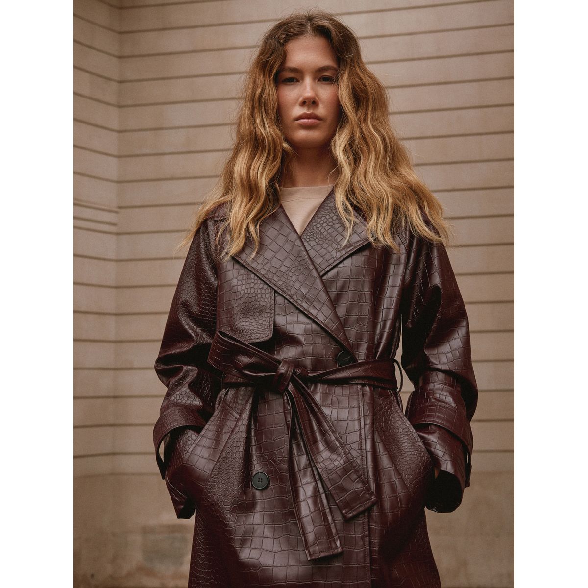 Trench en similicuir effet croco à ceinture marron chocolat, NEXT