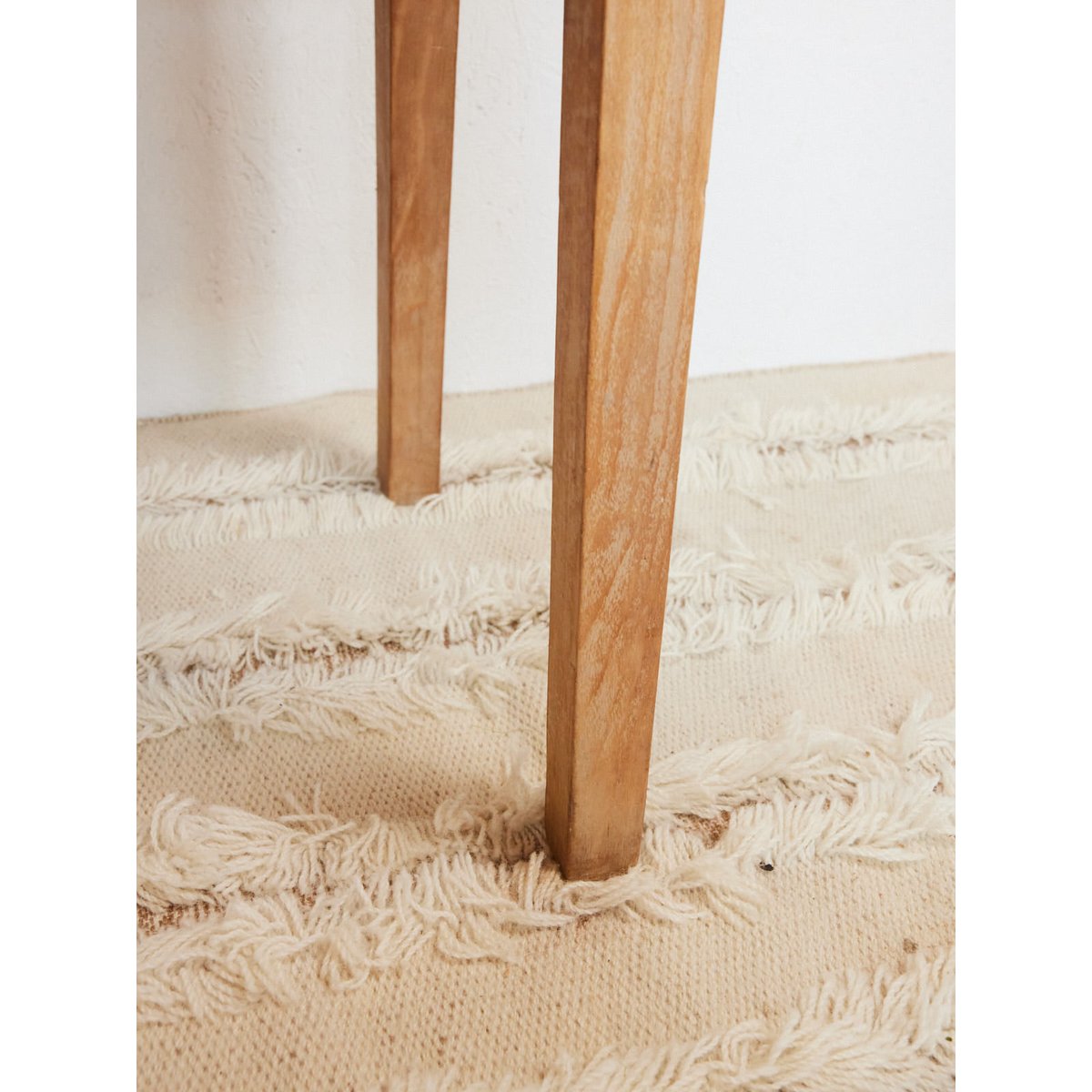 Table d'appoint en bois Francine N°1024 - Bon état bois clair, DEBONGOUT