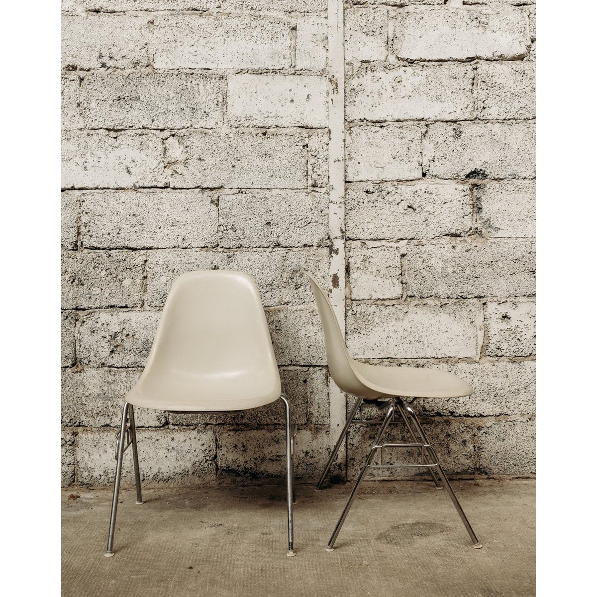 Chaise en métal Diana N°273 - Bon état beige, DEBONGOUT