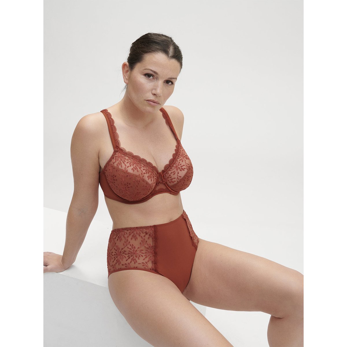 Soutien-gorge avec armature emboitant, SINGULIÈRE marron, SIMONE PERELE