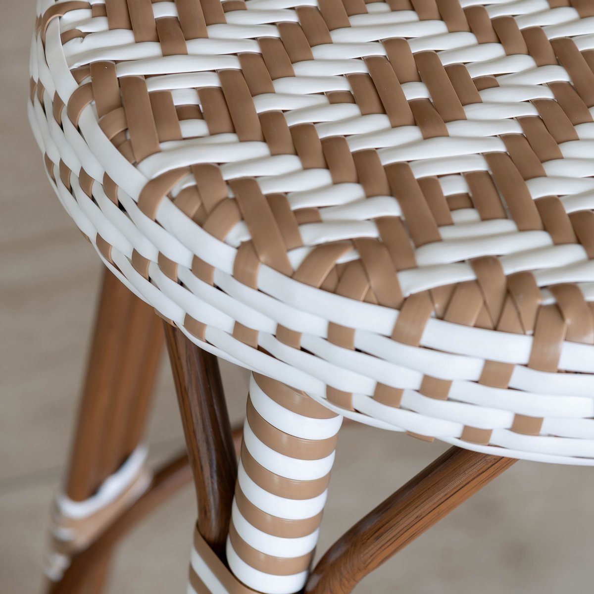 Tabouret bas effet rotin naturel, SCALA noisette, NOW'S HOME