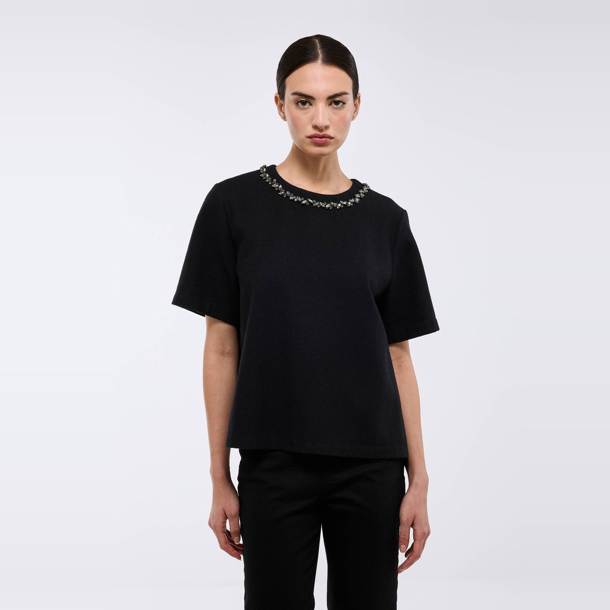 Top avec bijoux au col contenant de la laine noir, MONOPRIX