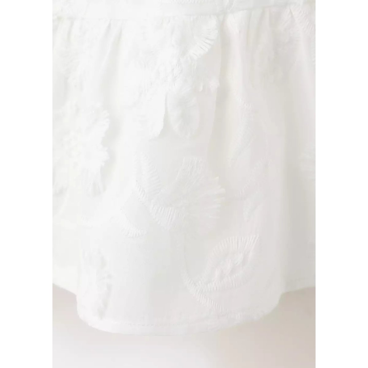 Blouse brodée manches bouffantes blanc cassé, MANGO