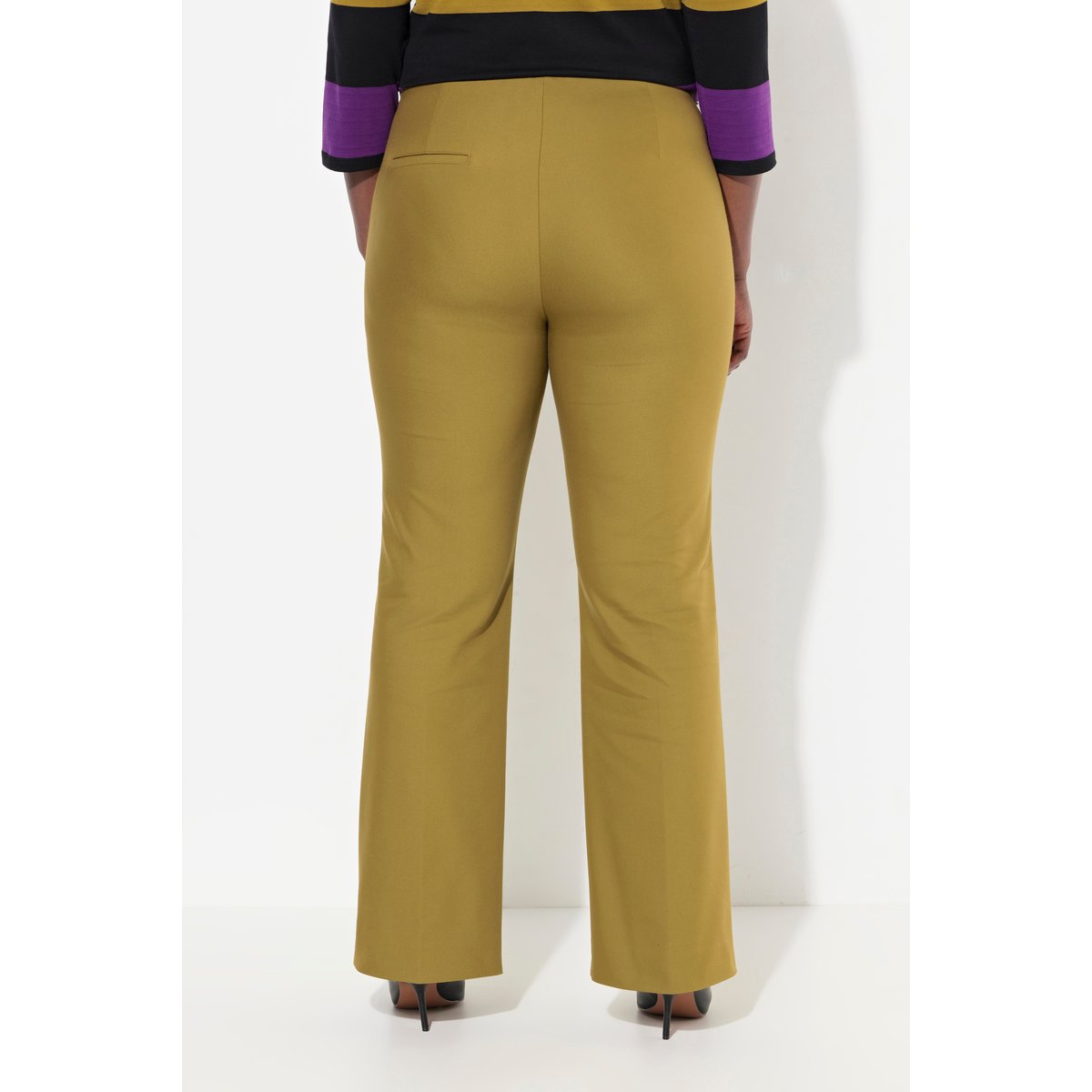Pantalon droit Rose avec ceinture vert olive, ULLA POPKEN