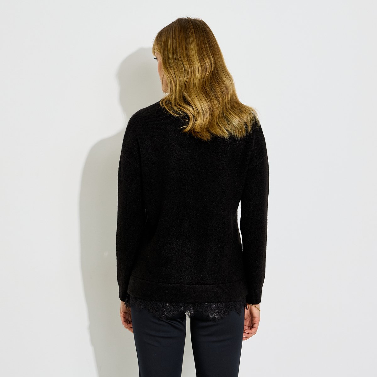 Pull finition guipure à la base noir, GRAIN DE MALICE