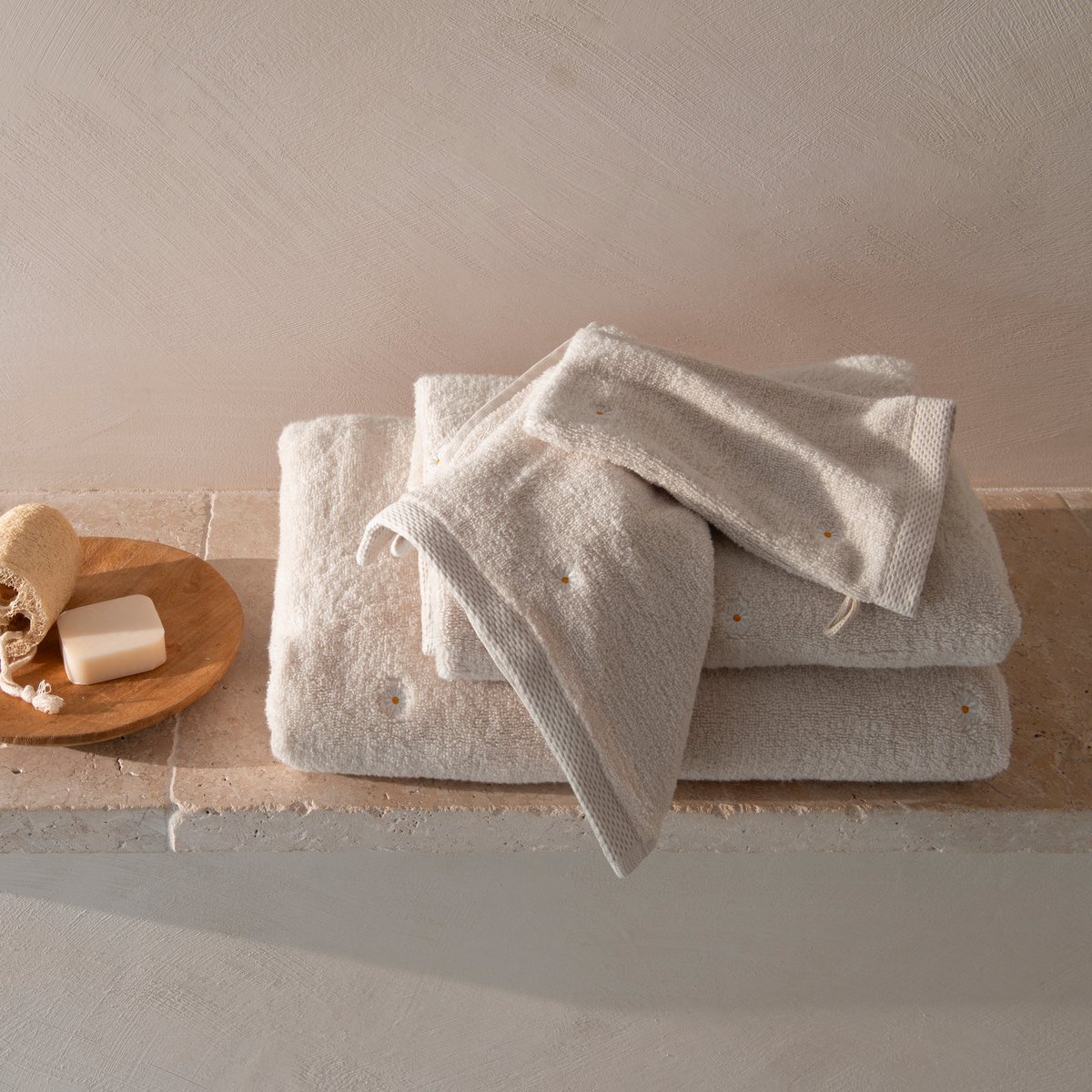 Serviette de toilette coton ZÉPHIRE dune/marguerite, CARRE BLANC