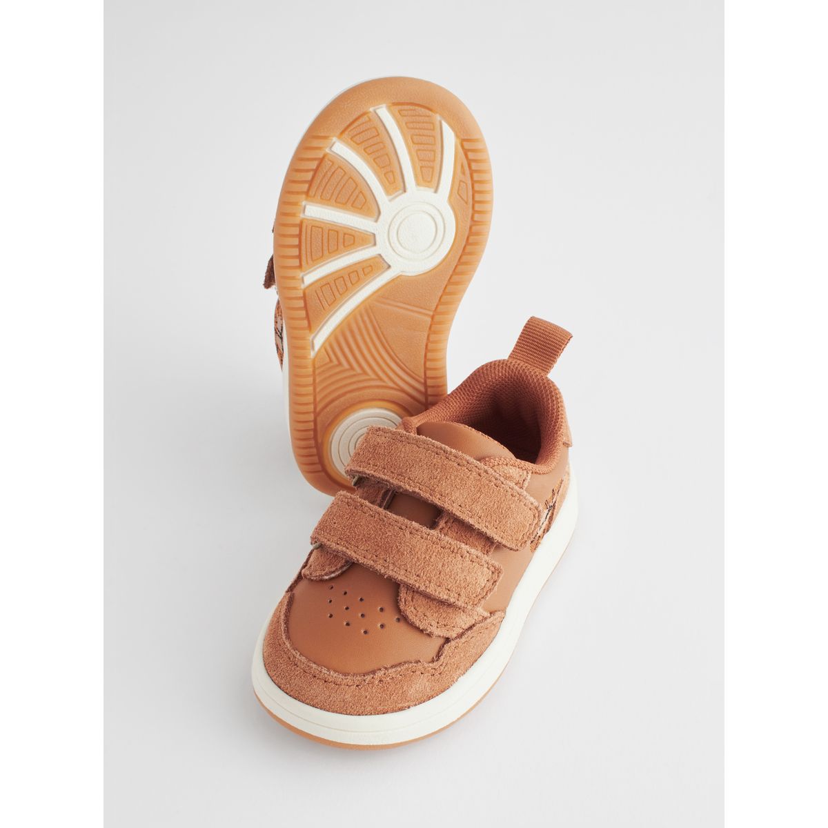 Chaussures premiers pas en cuir à scratch marron fauve, NEXT
