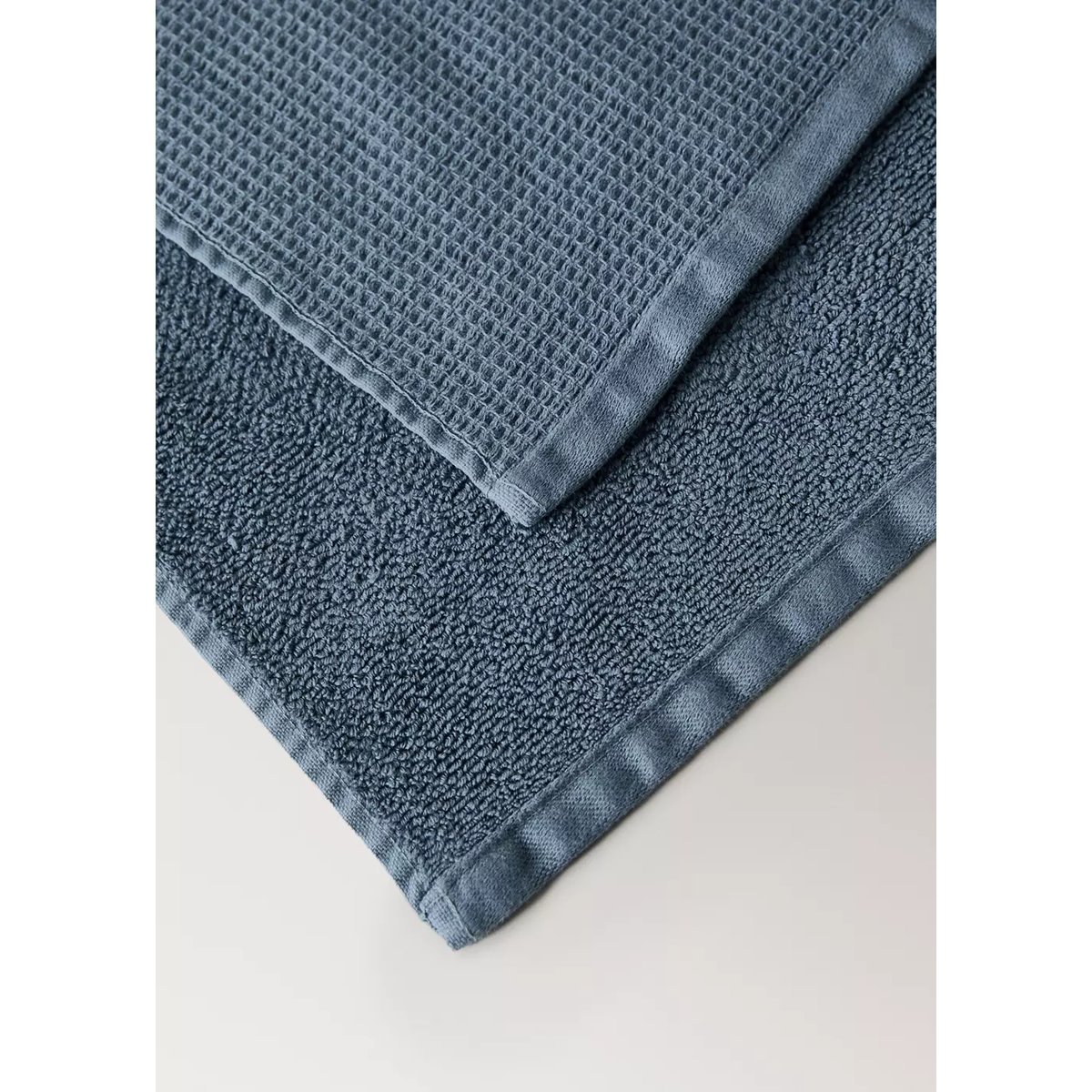 Drap de bain en coton réversible bleu indigo, MANGO HOME