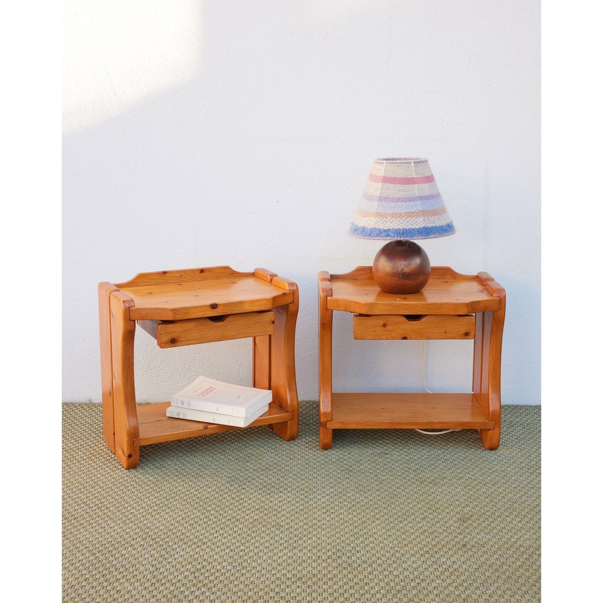 Paire de table de chevets en pin Maïa N°1583 - Bon état bois clair, DEBONGOUT