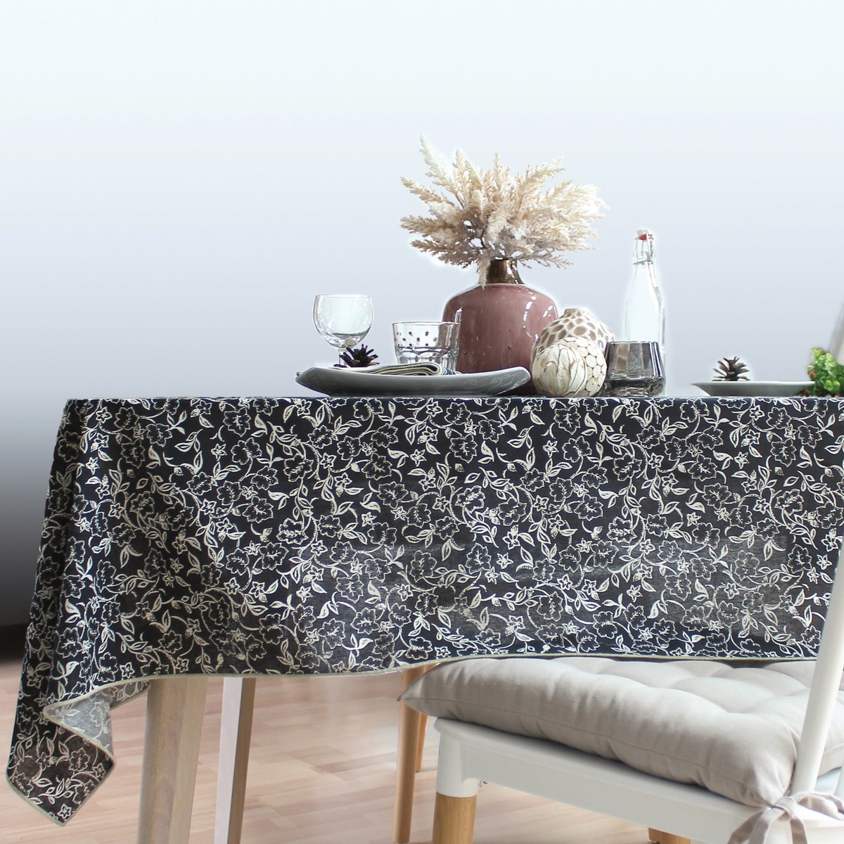 Nappe déperlante en voile de coton imprimée fleurs noir, HOME MAISON