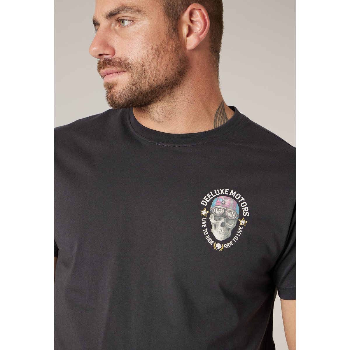 T-shirt homme en coton DEKARI charcoal, DEELUXE