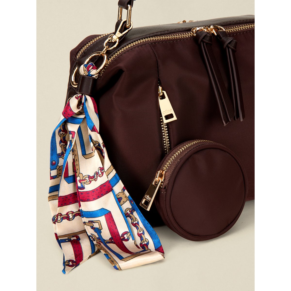 Sac à bandoulière avec foulard, chaîne et mini pochette marron, OLTRE
