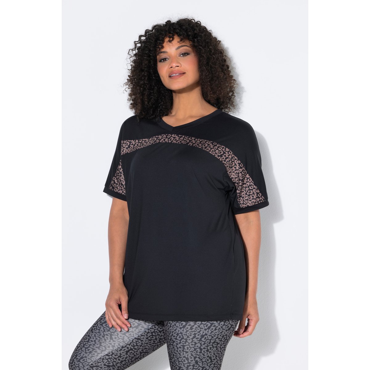 T-shirt technique à col en V et taupe foncé, ULLA POPKEN