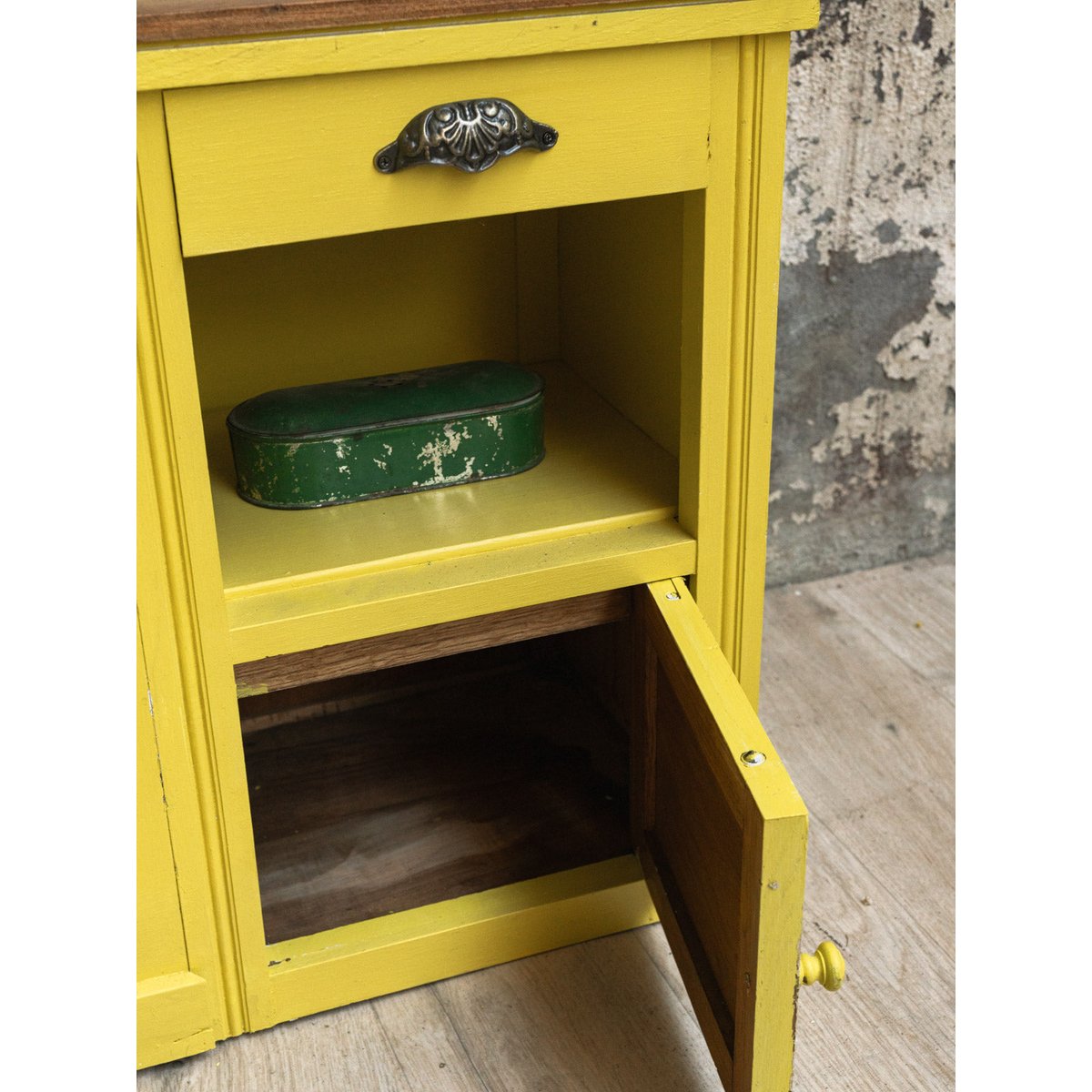 Buffet en bois Gilbert N°1562 - Bon état jaune, DEBONGOUT