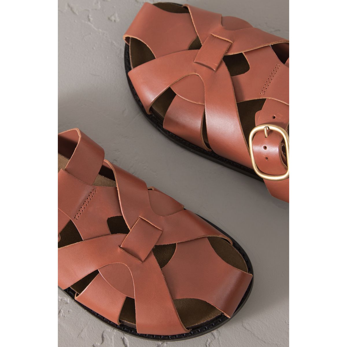 Chaussures tressées à bout rond et boucle marron fauve, NEXT