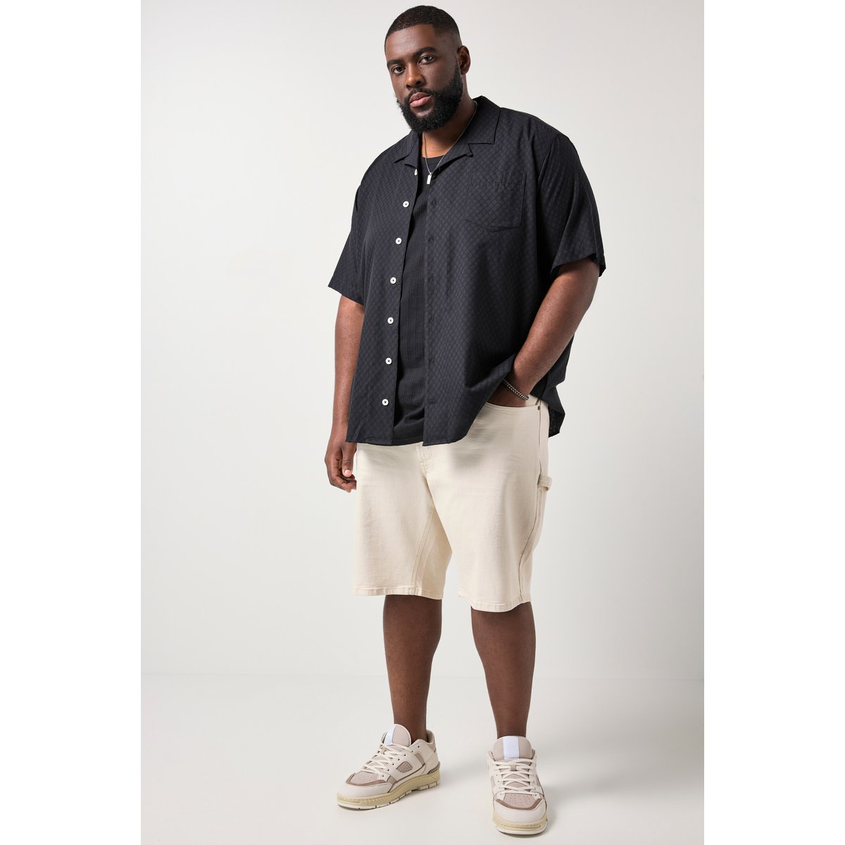 Chemise manches courtes et col cubain noir, STHUGE
