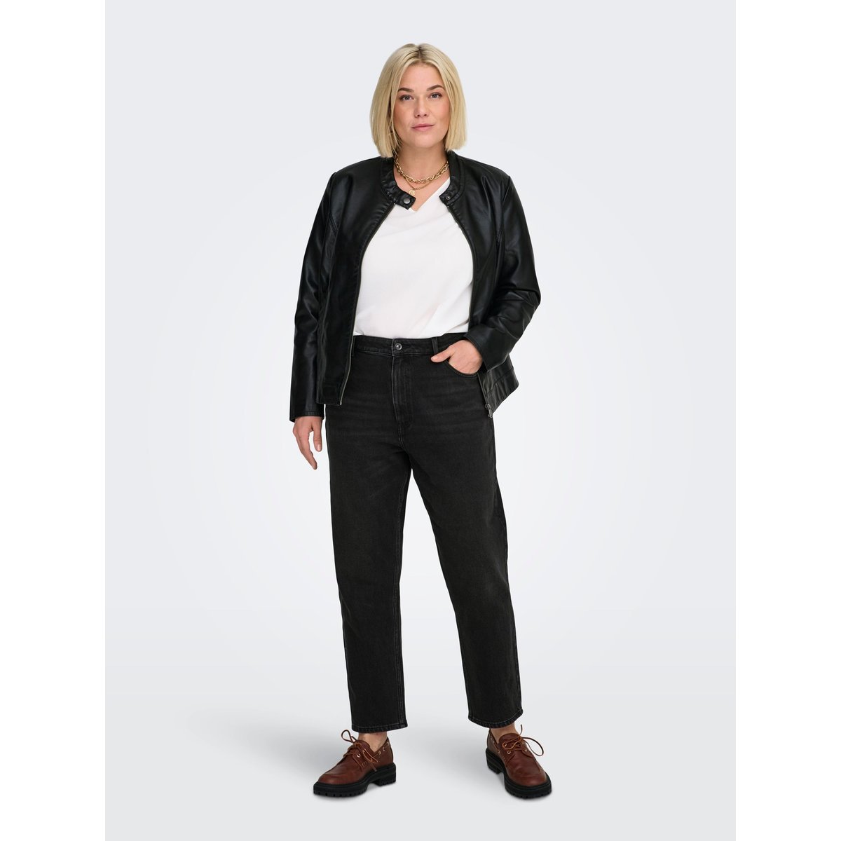 Jean Coupe Droite washed black, ONLY CARMAKOMA