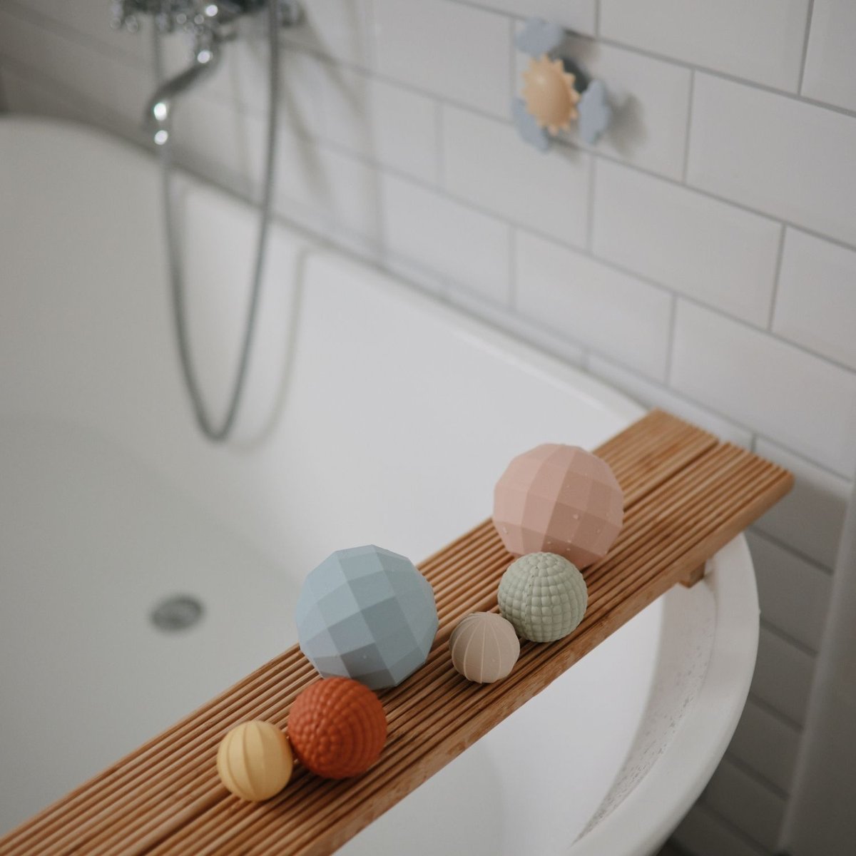 Lot de 3 jouets sensoriels Nesting Spheres rose, vert d'eau, écru, MUSHIE