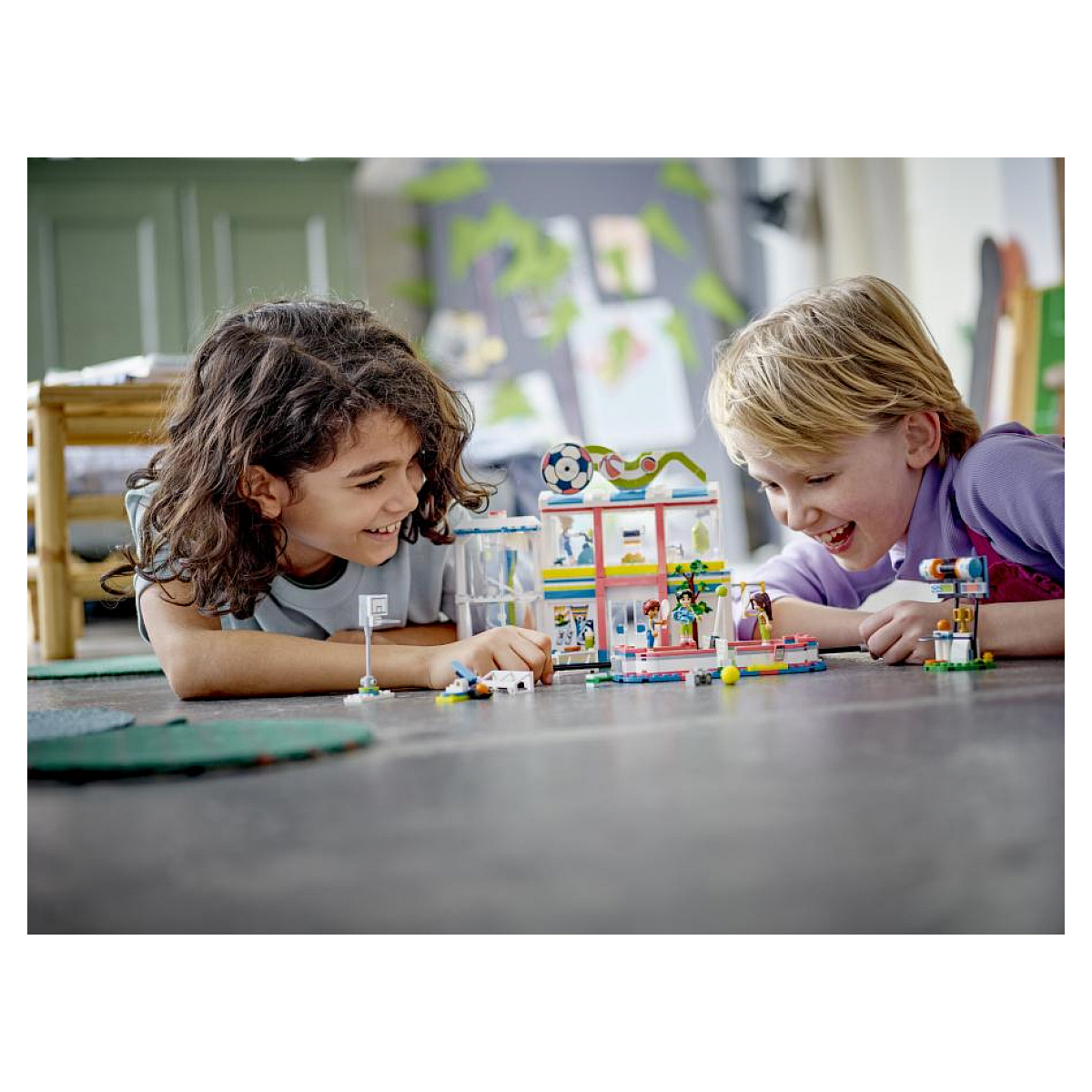 Friends Le centre sportif multicolore, LEGO
