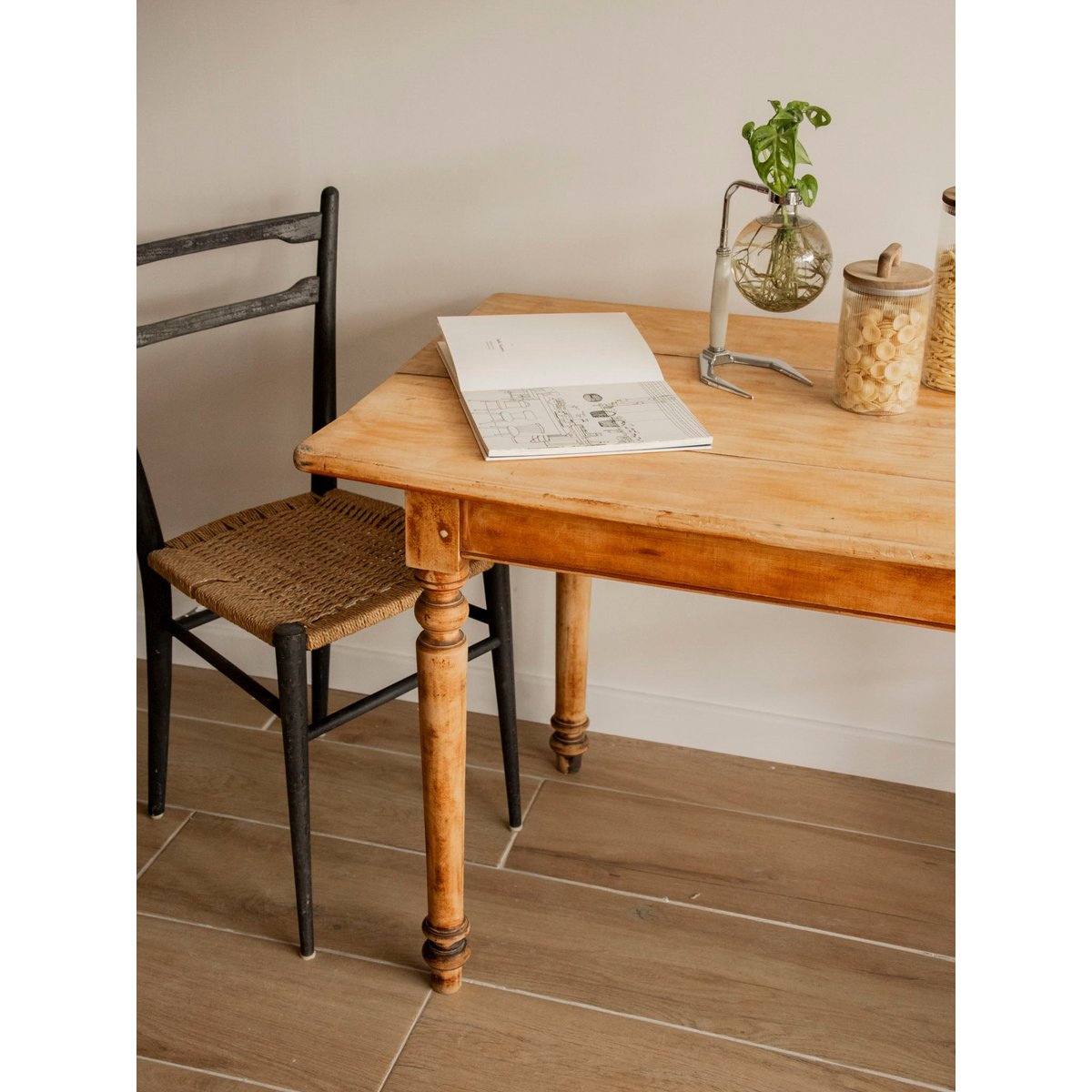 Table à manger de ferme rustique Romy N°1489 - Bon état bois clair, DEBONGOUT