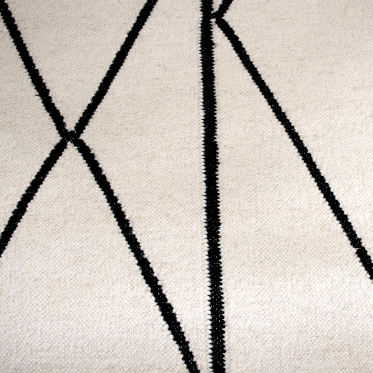 Tapis salon et chambre fait main en laine motif scandinave ELARA beige, noir, UN AMOUR DE TAPIS
