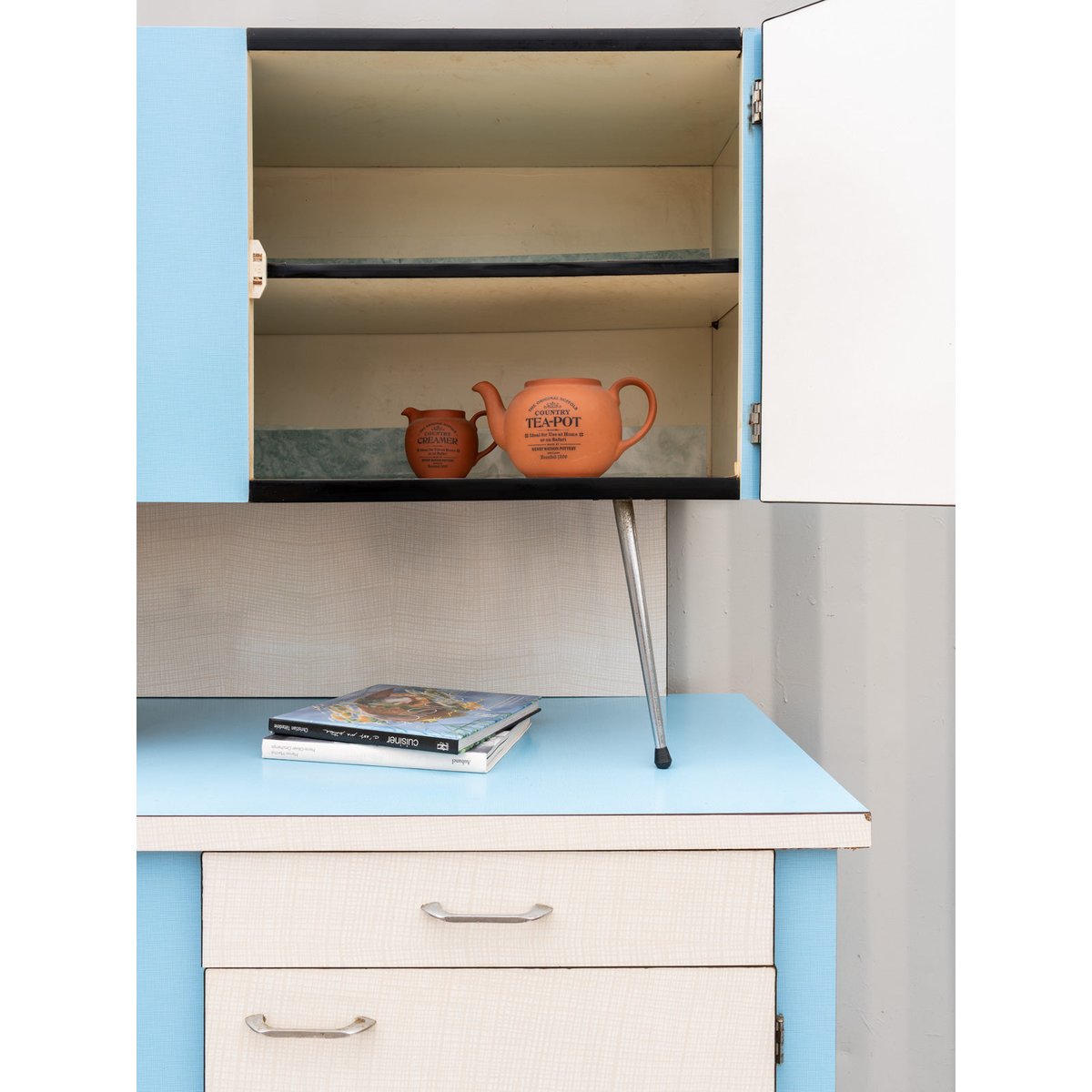 Buffet deux corps en formica Gilbert N°1693 - Bon état blanc, DEBONGOUT