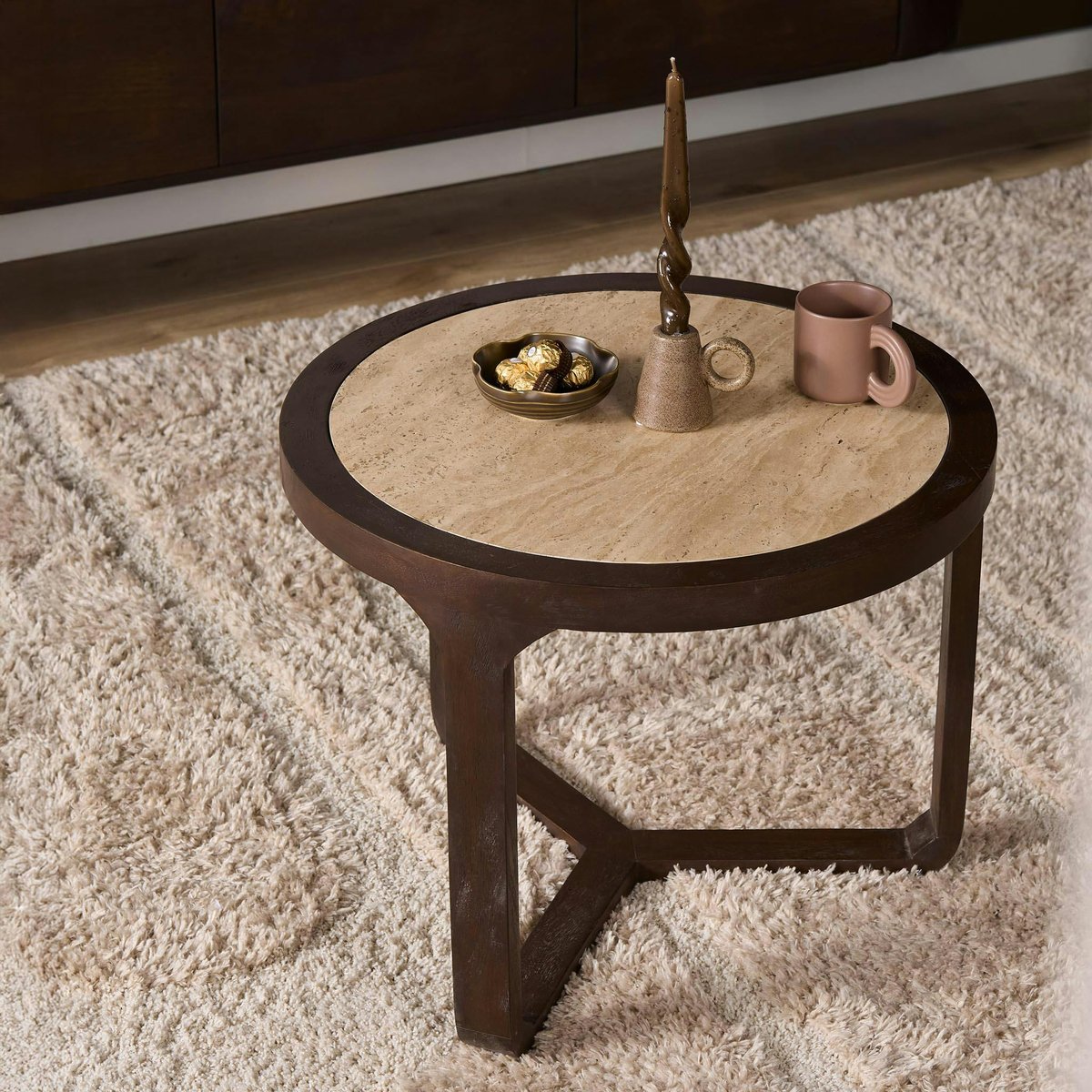 Table d'appoint travertin et bois 3 pieds Ø60 cm DUOMO beige, PIER IMPORT