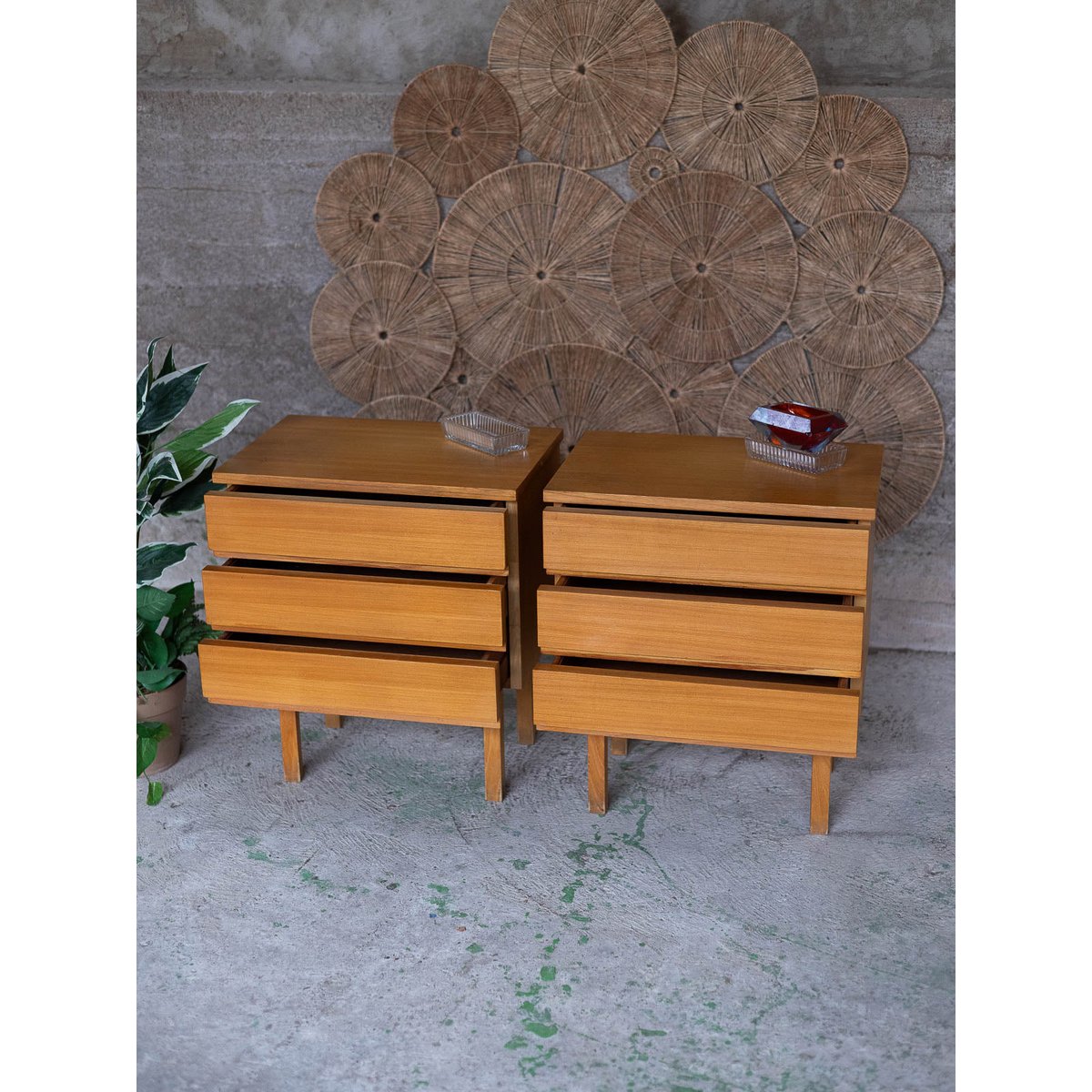 Paire de tables de chevet vintage Maïa N°1606 - Bon état bois clair, DEBONGOUT