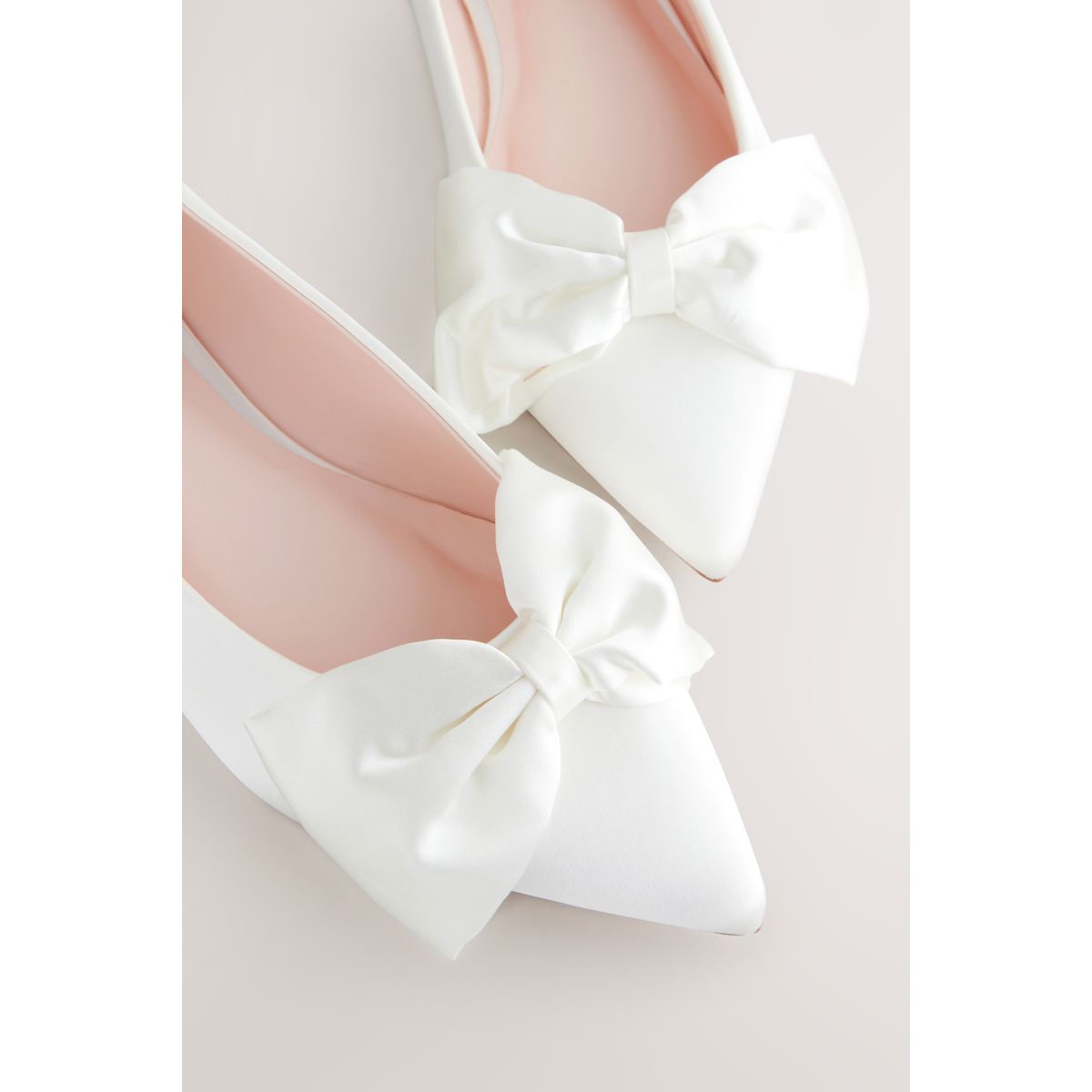 Ballerines de mariée avec nœud et bout pointu ivoire, NEXT