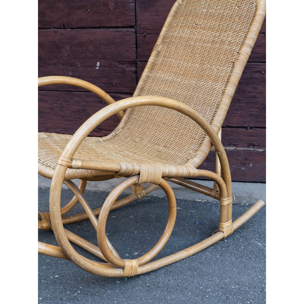 Rocking-chair vintage en rotin Alibert N°102 - Bon état naturel, DEBONGOUT