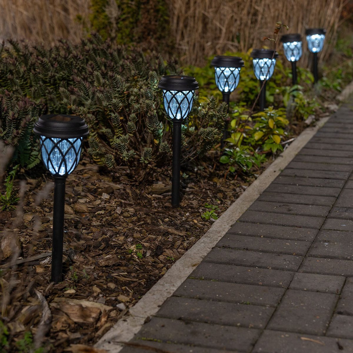 Set of 6 Solar Powered Diamond Garden Spike Lights black, SO'HOME