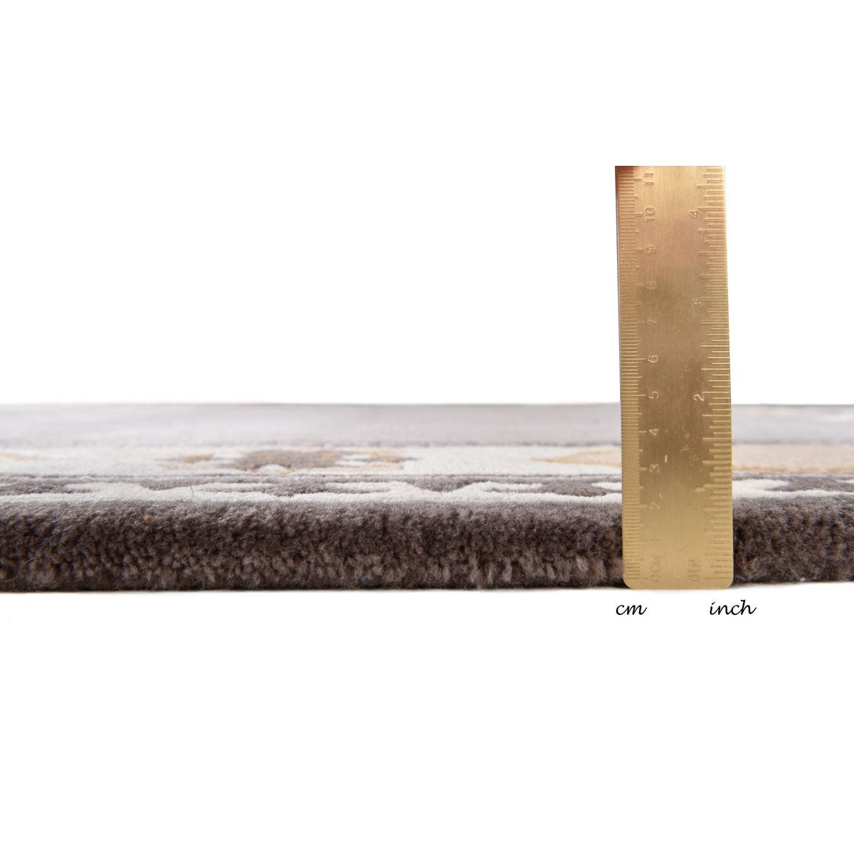 Tapis salon Gundaka noué main en laine rouge, THEKO