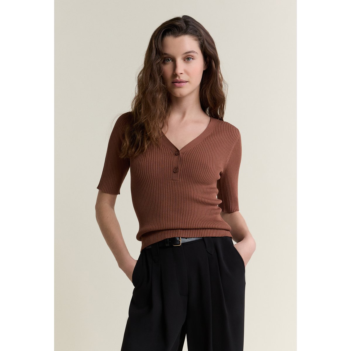 Pull col V manches courtes côtelé POLY COL V chocolat, ETAM