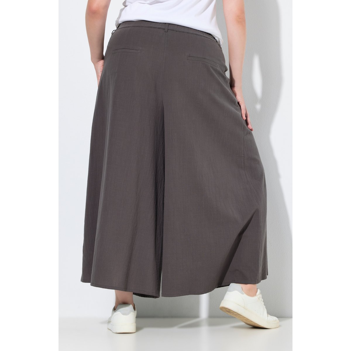 Pantalon 7/8 en coton bio. Jambe large et gris foncé, ULLA POPKEN