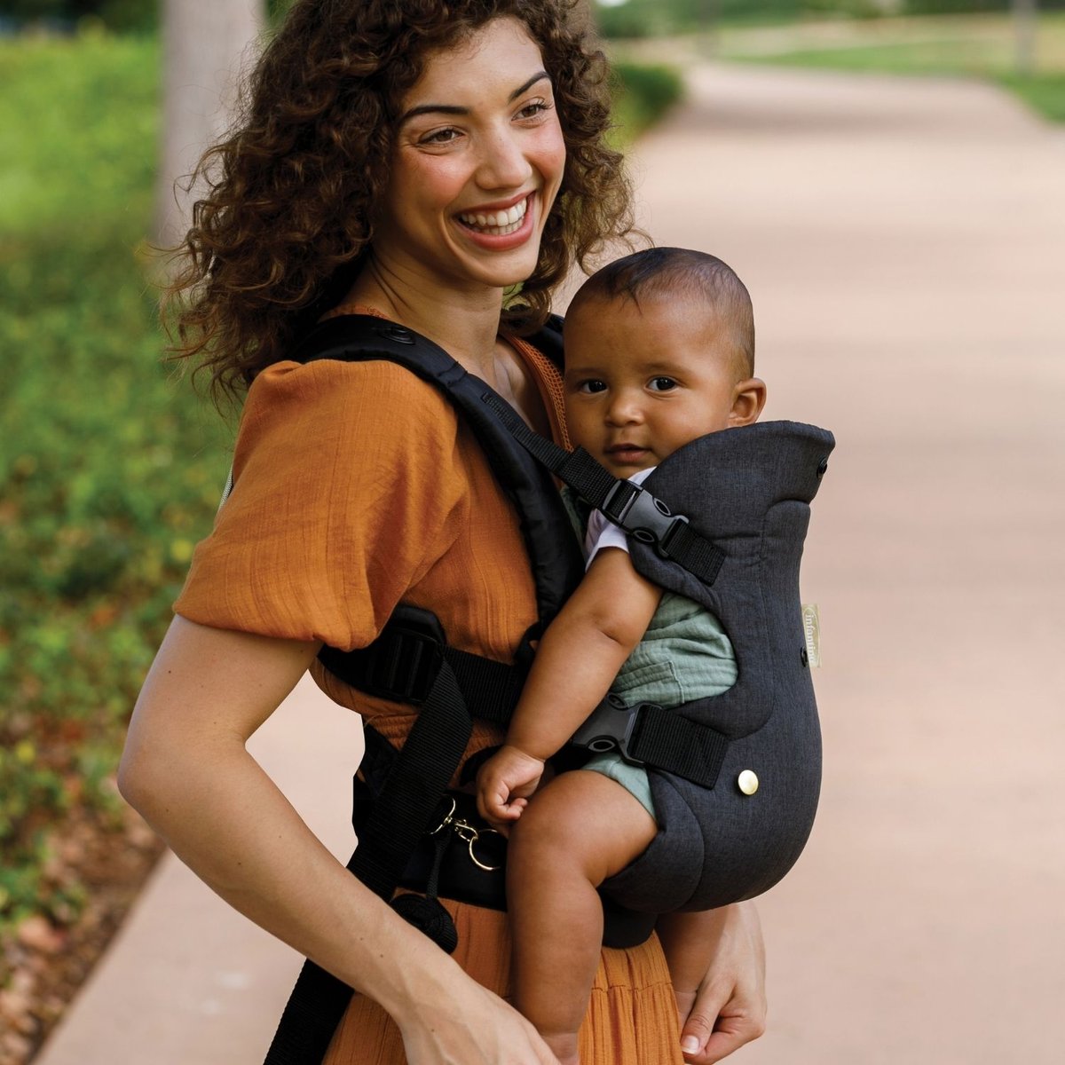 Porte bébé flip 4 en 1 denim noir, INFANTINO