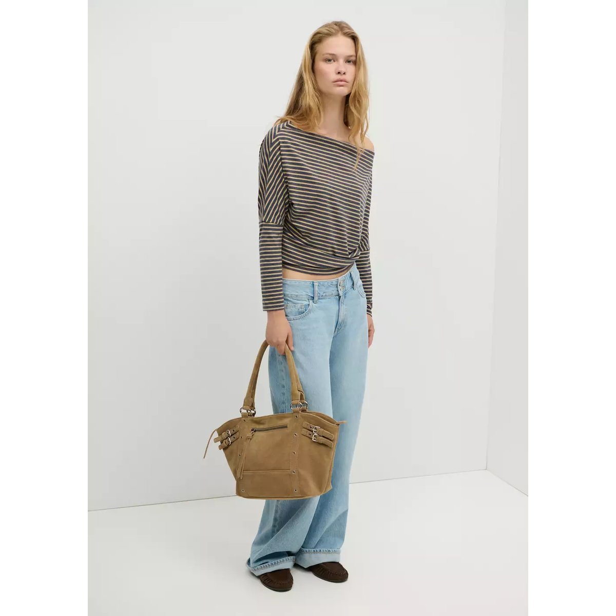 T-shirt rayé épaule dénudée bleu marine, MANGO TEEN